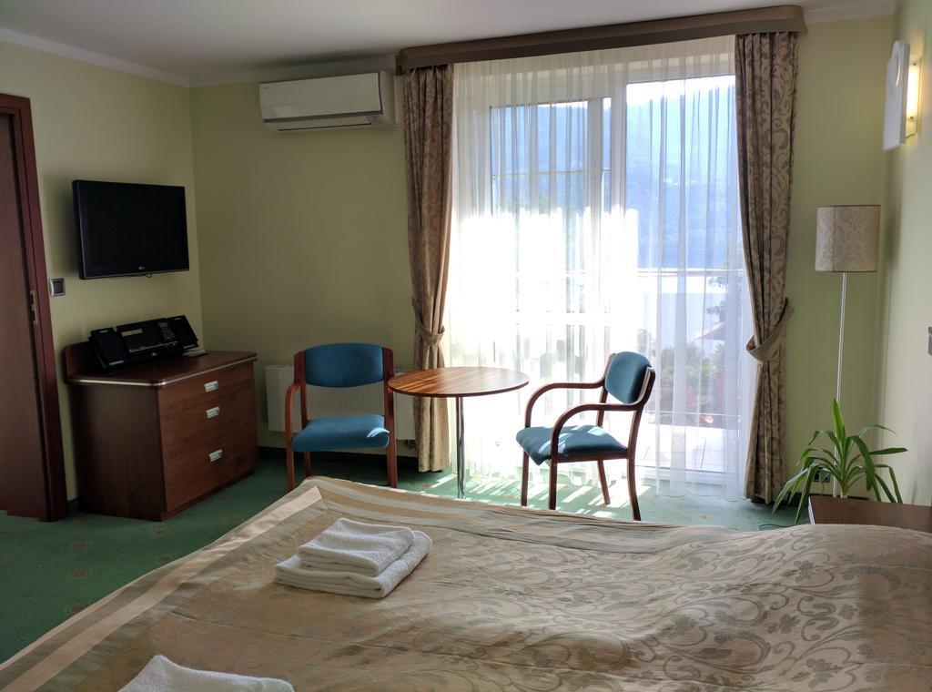 Hôtel Willa Pod Skrzydlami à Międzybrodzie Bialskie Extérieur photo