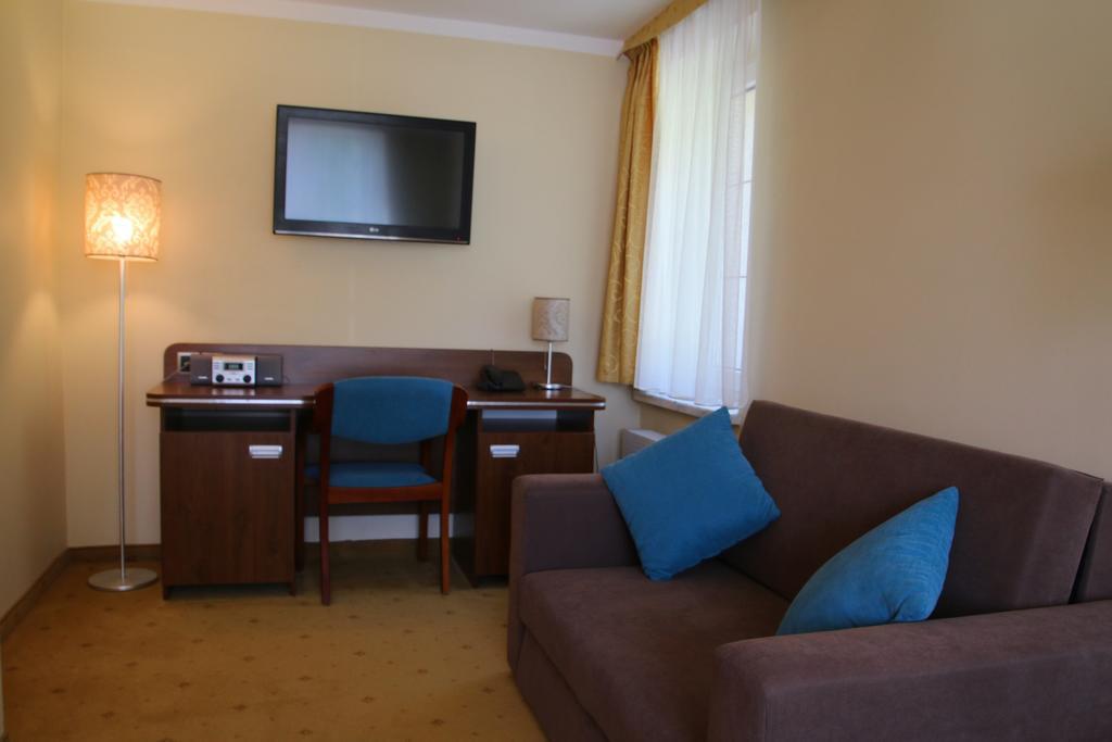 Hôtel Willa Pod Skrzydlami à Międzybrodzie Bialskie Extérieur photo