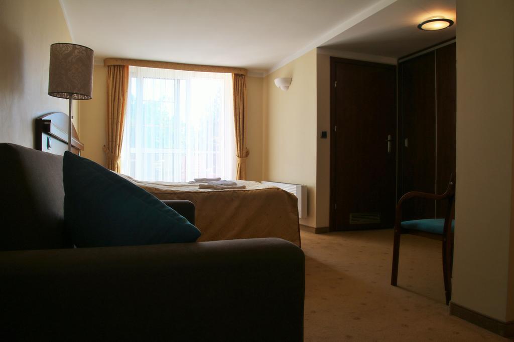 Hôtel Willa Pod Skrzydlami à Międzybrodzie Bialskie Extérieur photo