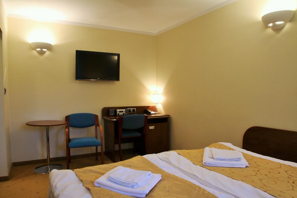 Hôtel Willa Pod Skrzydlami à Międzybrodzie Bialskie Extérieur photo