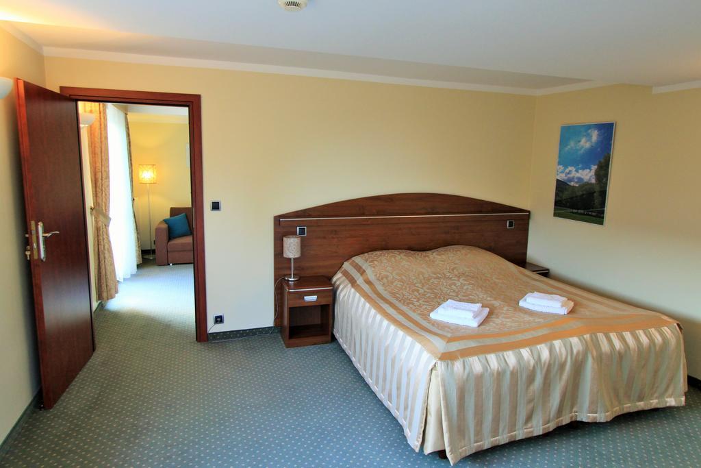 Hôtel Willa Pod Skrzydlami à Międzybrodzie Bialskie Extérieur photo