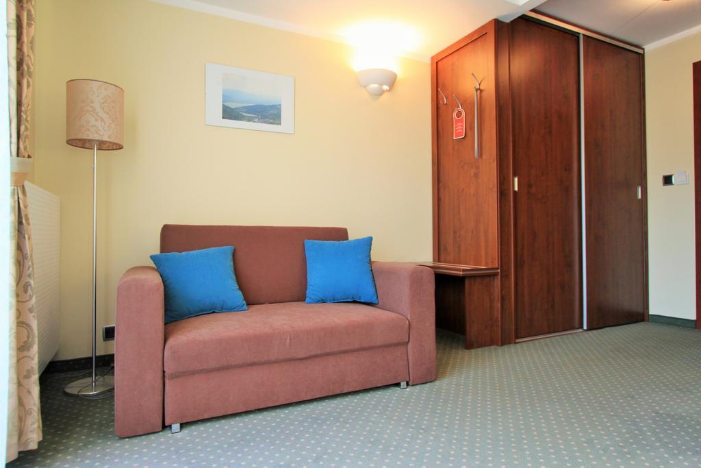 Hôtel Willa Pod Skrzydlami à Międzybrodzie Bialskie Extérieur photo